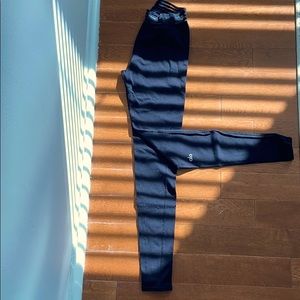 ALO yoga black leggings with mesh waist band